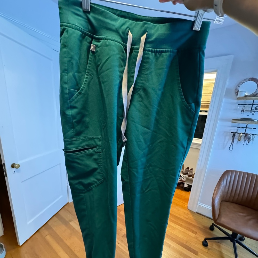FIGS Zamora joggers
